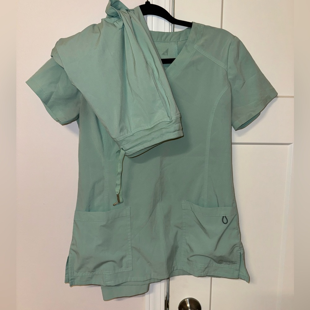 WHITE CROSS FIT BRAND - SCRUB SET